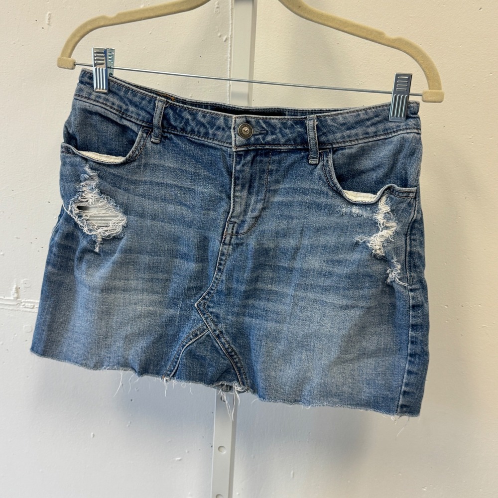 Hollister Y2K Inspired 5 Pocket Denim Mini Micro Skirt Distressed Frayed Hem W27